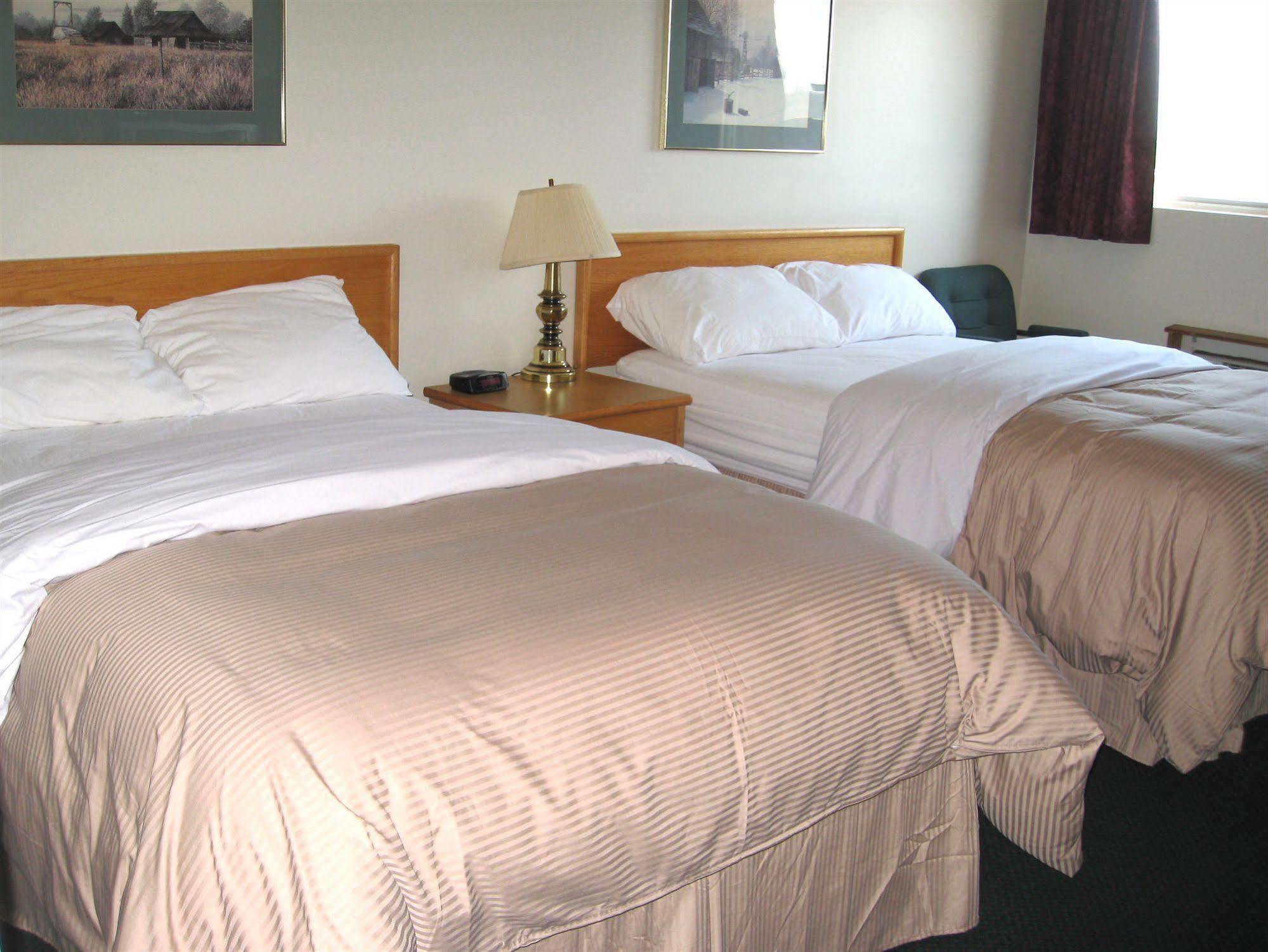 Colonial Inn Брандон Экстерьер фото